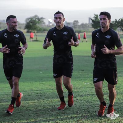 Los experimentados Antonio Bareiro, Luis Cardozo y Cristian Riveros, en la sesión de entrenamientos del Gumarelo. (Foto: Libertad)
