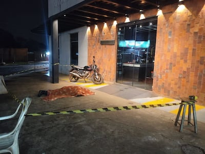 El guardia de seguridad cayó muerto tras ser herido de tres disparos.