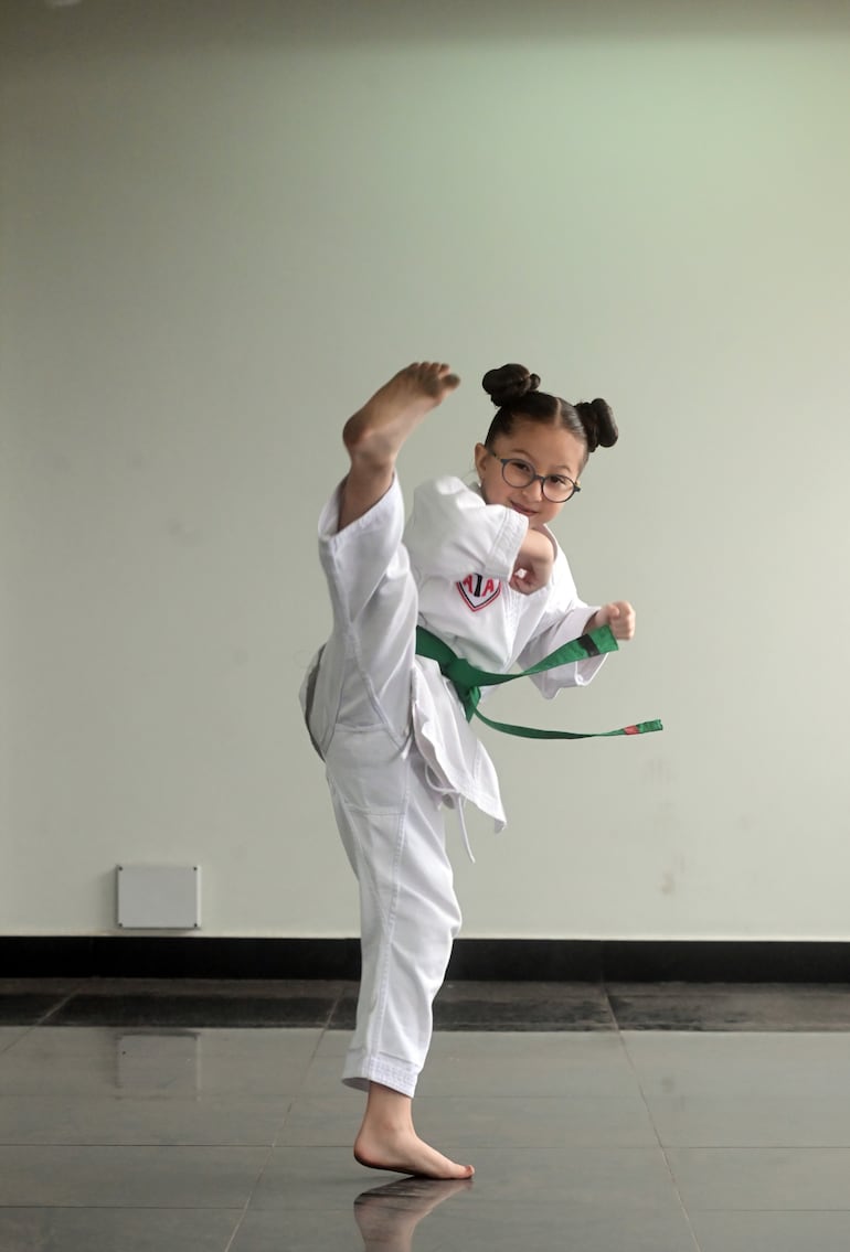 Emma Alicia Vera Espínola es la taekwondistas paraguaya
más joven en ganar el Campeonato Mundial,
en su categoría.