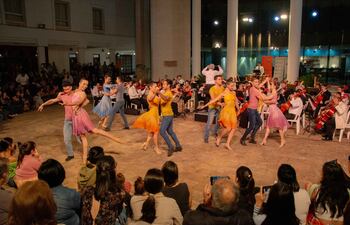 La OSCA y el BCMM se presentarán esta noche en la Plaza Italia.