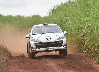 Omar Benítez y Enns Heinz van en la RC4A con el Peugeot 207 RC R3T en busca de la general tracción sencilla en La Colmena.