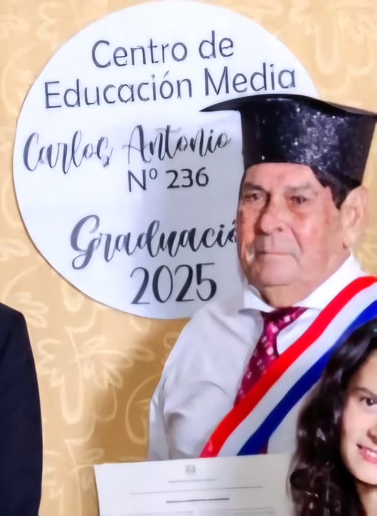 Bogadense a sus 78 años terminó el colegio como mejor egresado y quiere estudiar Derecho