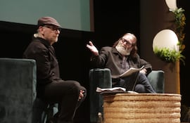 Silvio Rodríguez comparte en el Hay Festival su diario íntimo junto a Daniel Mordzinski.