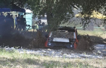 Carlos Rojas e Isidro Flores, con una Mitsubishi Montero, fueron los vencedores este domingo de la primera fecha del Campeonato Nacional Todoterreno 4x4 del Club Cateura, celebrado en el autódromo Rubén Dumot de Capiatá.