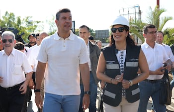 El presidente Santiago Peña y la ministra Claudia Centurión. (archivo)
