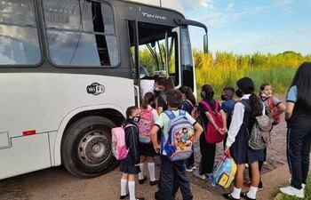 Uno de los servicios que podría ser afectado por el fin de la Compensación es el transporte escolar que presta desde hace años la Municipalidad de Saltos del Guairá
