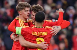Los futbolistas de Bélgica celebran un gol en el partido frente a Liechtenstein por la última fecha de las Eliminatorias Europeas al Mundial 2026 en el estadio Maurice Dufrasne, en Lieja, Bélgica.