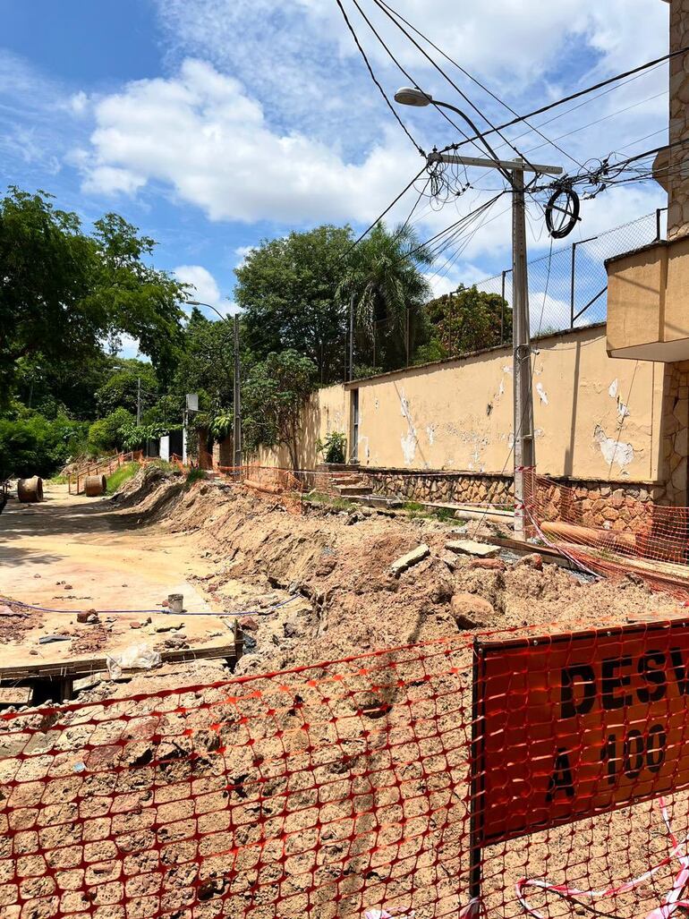 Obras inconclusas en el barrio Santo Manorá de Asunción.