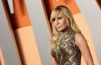 Donatella Versace deja la dirección creativa de la firma Versace.