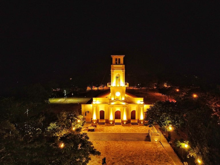 La iglesia San Francisco de Asís es admirada por su belleza arquitectónica, convirtiéndose en uno de los principales patrimonios culturales de la comunidad.