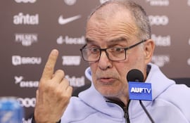 Marcelo Bielsa (70 años), seleccionador de Uruguay.