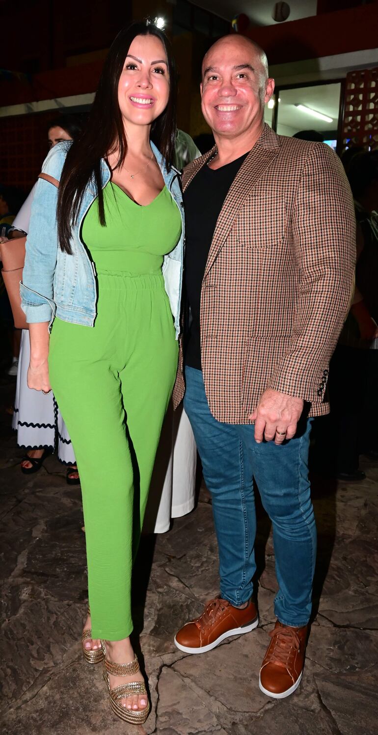 Cinthya Fretes junto a Víctor Niella.