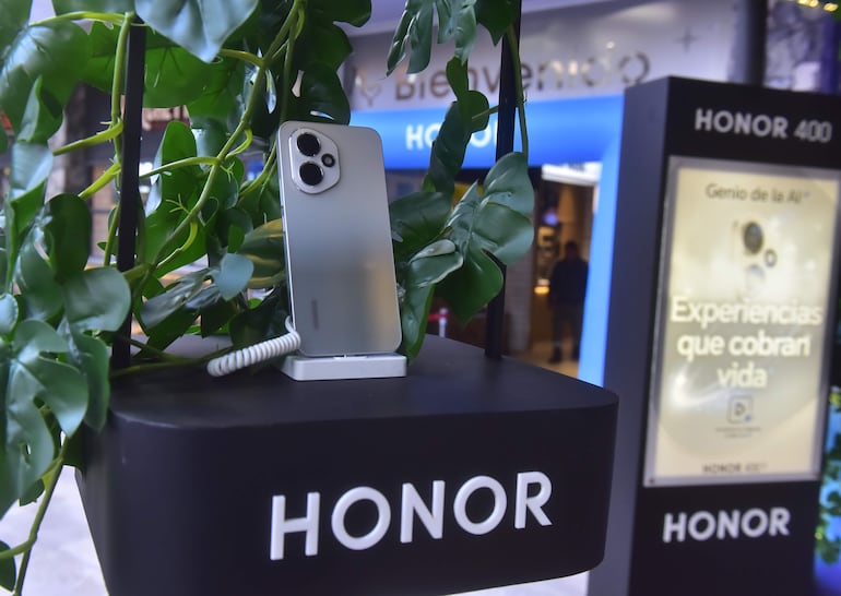 Con batería de 6.000 mAh de silicio-carbono, el HONOR 400 está listo para acompañarte día y noche.