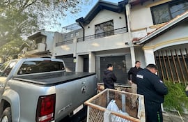 La Policía detuvo esta mañana al exsenador Edgardo Kueider y su secretaria, quienes estaban cumpliendo con el arresto domiciliario en Asunción.