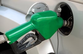 Los emblemas con mayor presencia en el mercado aplicarán desde hoy su tercer ajuste en un mes.