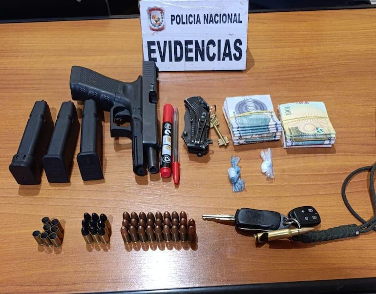 Evidencias que fueron incautadas del poder de Mariano Daniel Paredes Hermosilla, quien quedó detenido.