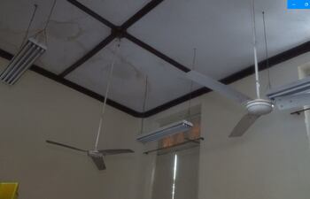 A oscuras por dos días en esta sala de clases en la Escuela Básica N° 2 República del Brasil.