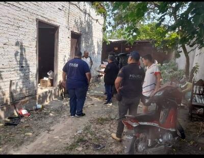 Agentes de investigación de la Policía Nacional realizaron una serie de allanamientos en la ciudad de Pilar y detuvieron a varias personas sospechosas de haber participado en distintos robos domiciliarios.