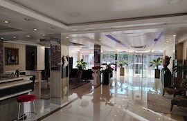Hoteleros Encarnación, Hotel Luxur.