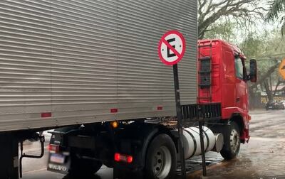 El camión tenía un doble fondo cargado con marihuana prensada.