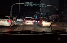 La falta de energía eléctrica sobre la ruta PY03 ocasiona estragos en el tránsito.
