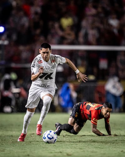 Gustavo Caballero, de 23 años, marcó un gol en contra en un intento de despeje que dejó sin posibilidad de reacción al arquero santista.