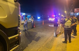 Atropellan y abandonan a trabajador del Abasto sobre la avenida Defensores del Chaco.