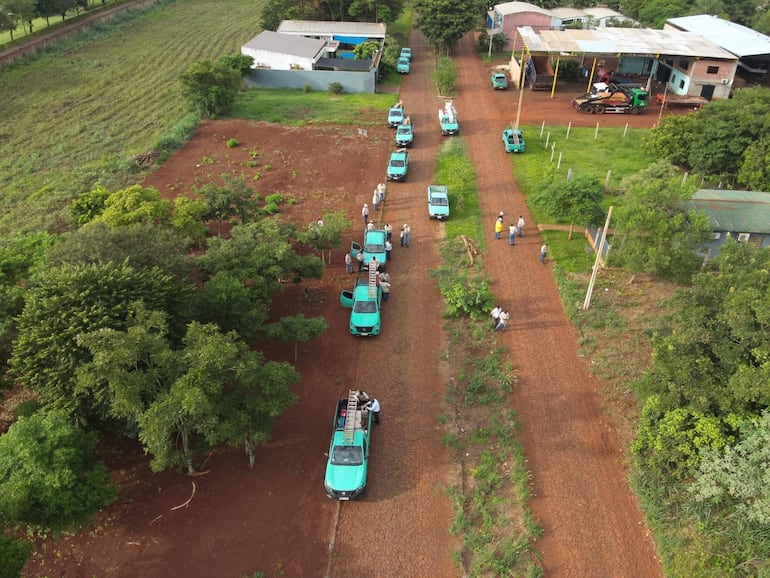 ANDE desconecta 40 suministros irregulares en operativo realizado en Minga Guazú