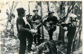 Los Torogoces de Morazán, músicos y guerrilleros (Foto: cortesía del poeta salvadoreño Carlos Ernesto García).