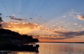 Río Paraguay, en Villa Oliva, portal norte del Ñeembucú.