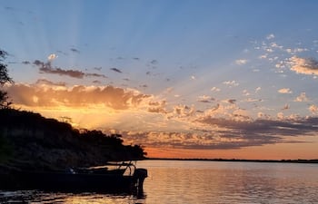 Río Paraguay, en Villa Oliva, portal norte del Ñeembucú.