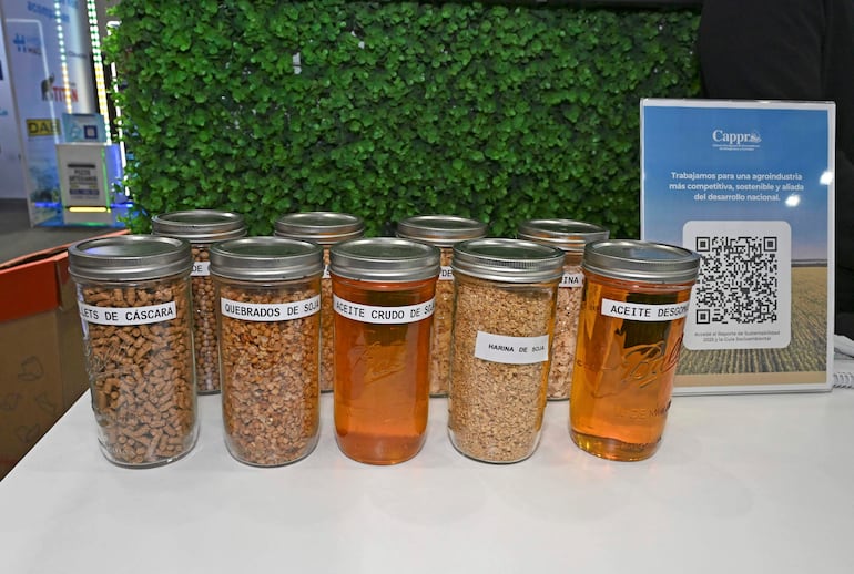 En el stand de CAPPRO expusieron los diversos derivados o productos elaborados a partir de la soja.