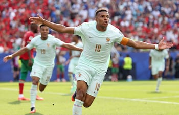 El delantero de Francia, Kylian Mbappé, celebra tras anotar el primer gol de su equipo durante el partido de cuartos de final del torneo de fútbol de la Copa Mundial 2026 entre Francia y Marruecos en el Boston Stadium en Foxborough.