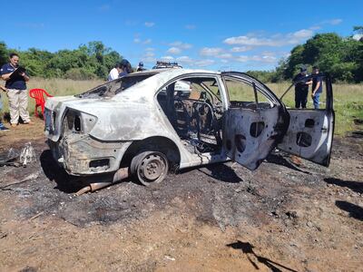 Asalto a cambista: se llevaron su auto y lo incineraron en Encarnación.