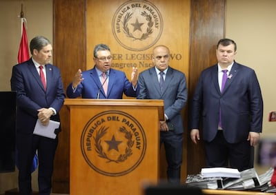 Los senadores cartistas Natalicio Chase, Gustavo Leite, Basilio Núñez y el expulsado del PLRA Dionisio Amarilla.