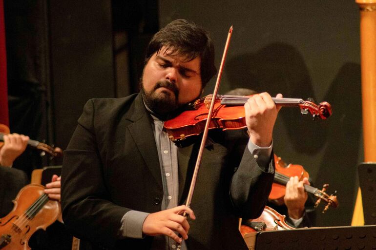 El violinista Óscar Aguilar Mas afirmó que siempre se sigue asombrando ante este concierto de Brahms.