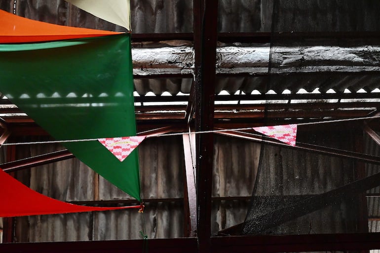 Canaletas del techo están obsoletas, pero no son intervenidas, denuncian los permisionarios.