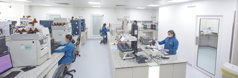 La investigación incluye 160 pacientes distribuidos en dos cohortes representativas de la población adulta.