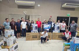 Competidores campeones de las competencias Libertadores y Sudamericana de truco deportivo organizadas por TTP, en el Cemina.