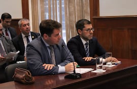 El abogado Francisco Javier Godoy y el fiscal Jorge Antonio Noguera (d.), en una audiencia en el JEM.