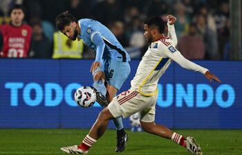 Rodrigo Bentancur (6) supera la marca del venezolano Miguel Naverro.