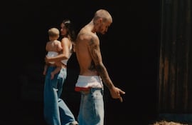 Justin Bieber con su esposa Hailey y su hijo Jack Blues.