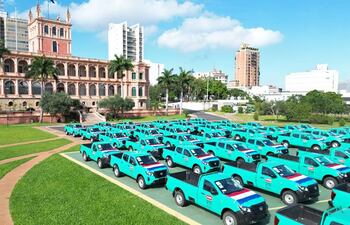 Acto de presentacion e incorporacion de nuevos vehiculos a la flota de la ANDE en la explanada del Palacio de Gobierno.