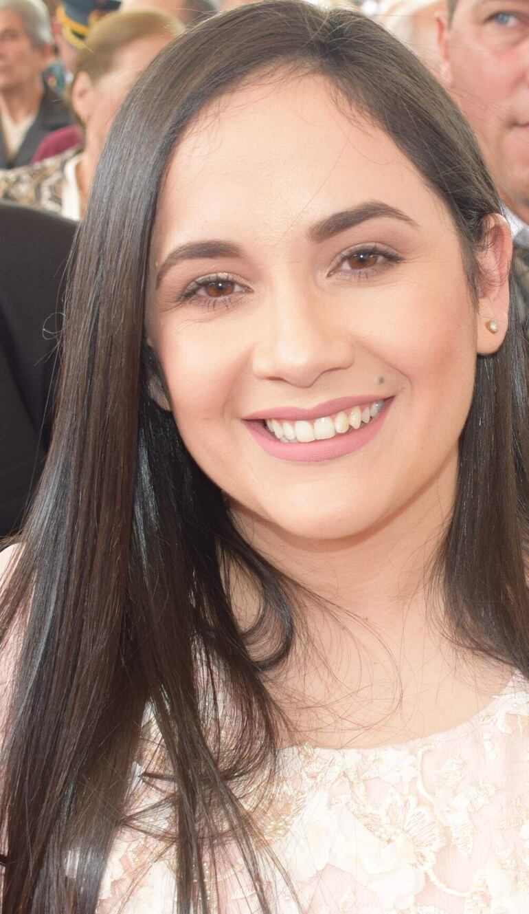  Luz Cañete (ANR-HC), precandidata a la Intendencia. Es hija del actual jefe comunal, Luciano Cañete, con cuestionada gestión.