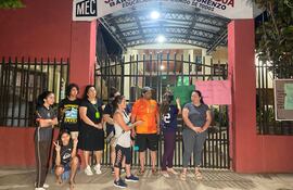 Escuela San Antonio de Padua cerrada por padres en protesta contra su directora