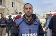 GAZA, 11/08/2025.- Captura de un vídeo de archivo de EFE-TV que muestra al conocido periodista palestino Anas al Sharif, reportero de la cadena catarí Al Jazeera, trabajando en la ciudad de Gaza. El Ejército israelí mato a última hora del domingo a Al Sharif en un bombardeo de precisión en la ciudad de Gaza, confirmaron tanto las fuerzas armadas como periodistas en la Franja. EFE/Ahmad Awad