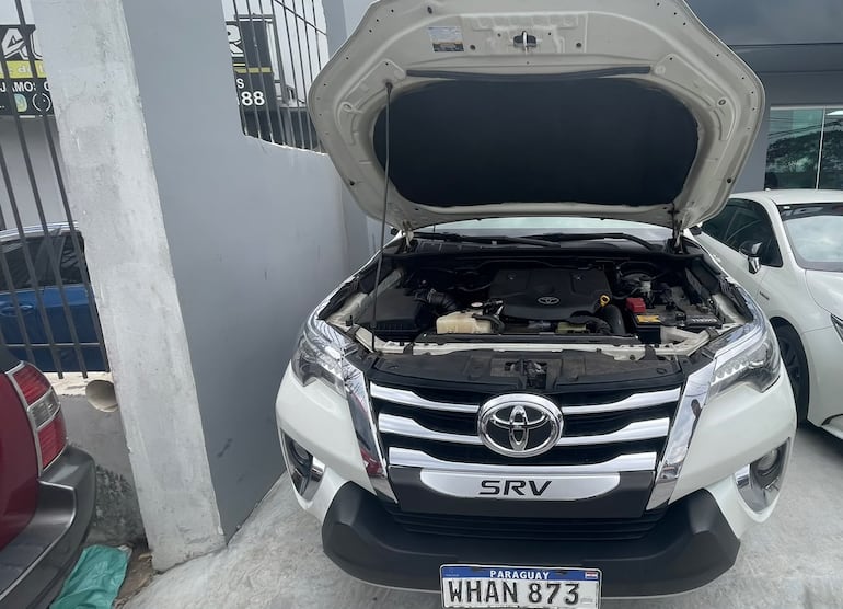Toyota Fortuner robada en Brasil, recuperada en Paraguay anoche. Se registra un incremento de autos "cabrito" que se venden a través de las redes sociales.