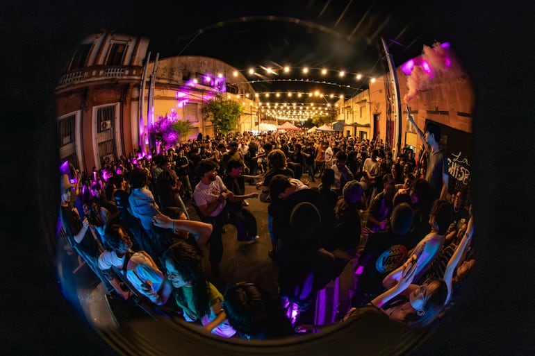 La Chispa: realizan protesta artística en el Panteón de los Héroes contra sentencia