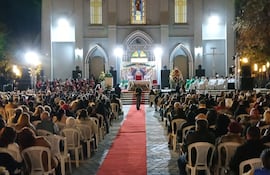 La misa fue celebrada por el nuncio apostólico, monseñor Vincenzo Turturro.