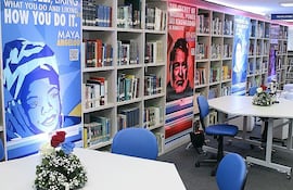 Vista de la biblioteca Roosevelt del CCPA, que cuenta con materiales en inglés y en español a disposición de sus socios.